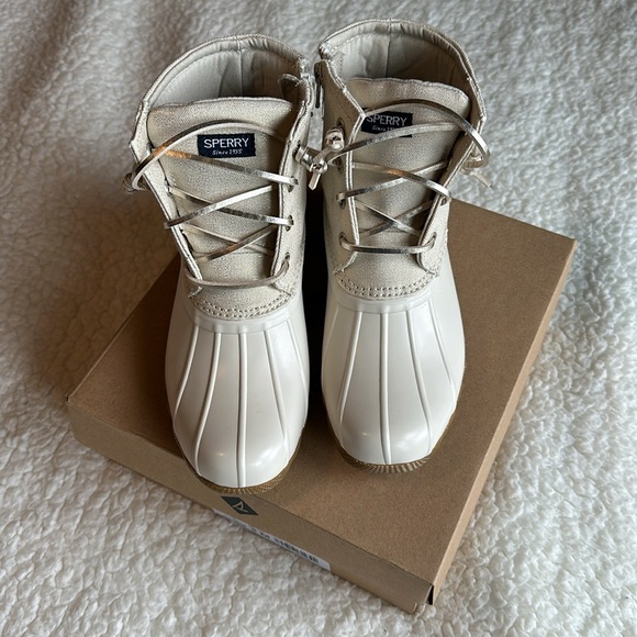 NIB Sperry Saltwater Boot - Picture 3 of 4